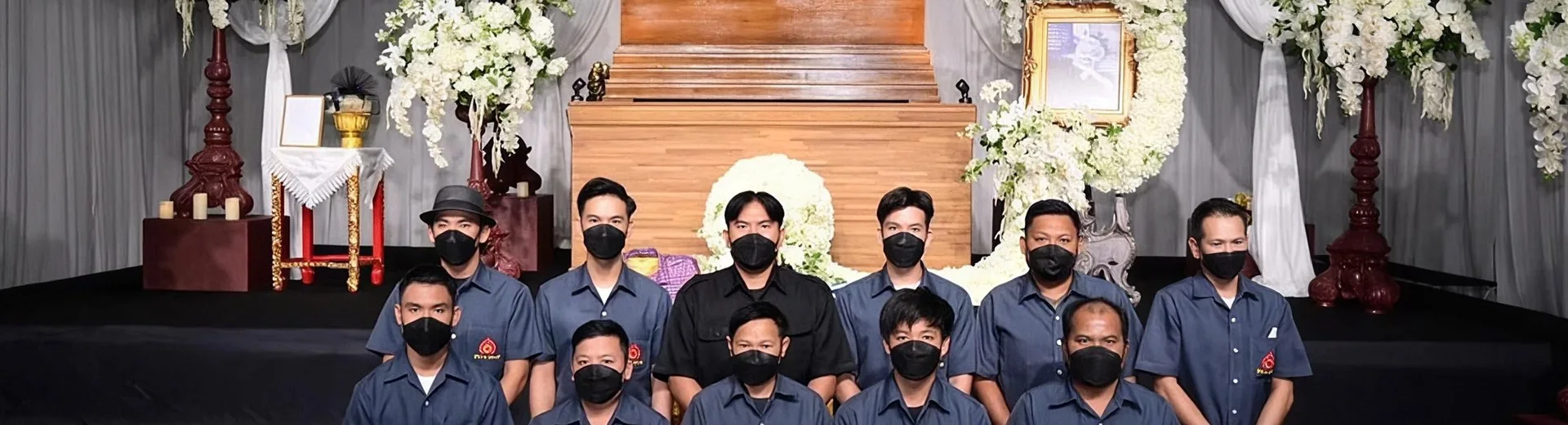 ทีมงานสุริยาหีบศพ บริษัท สุริยา 9 คอฟฟิน จำกัด