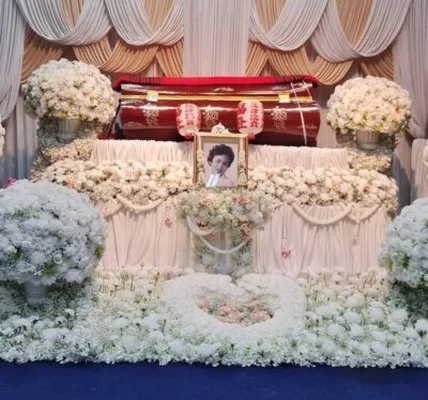 จัดดอกไม้งานศพ สุริยาหีบศพ