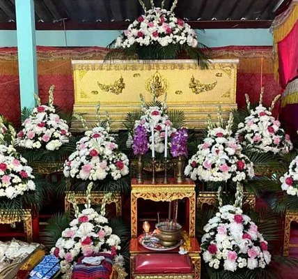 จัดดอกไม้งานศพ สุริยาหีบศพ