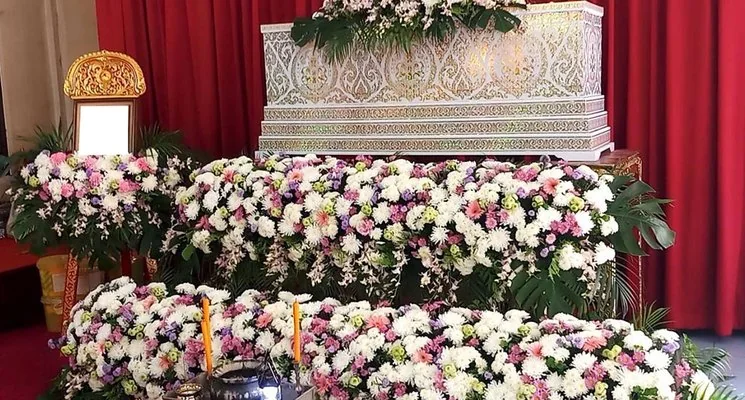 จัดดอกไม้งานศพ สุริยาหีบศพ