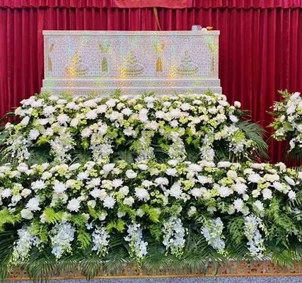จัดดอกไม้งานศพ สุริยาหีบศพ