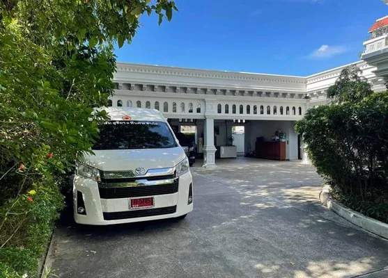 รถตู้รับส่งศพ สุริยาหีบศพ