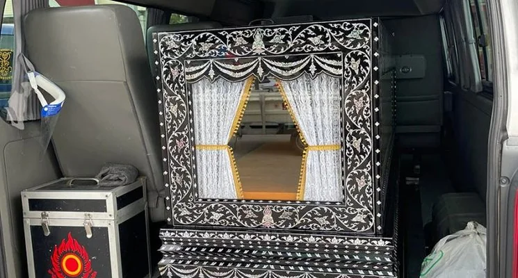 รถตู้รับส่งศพ สุริยาหีบศพ